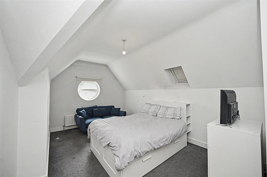 Apt 11 Kingsway Court