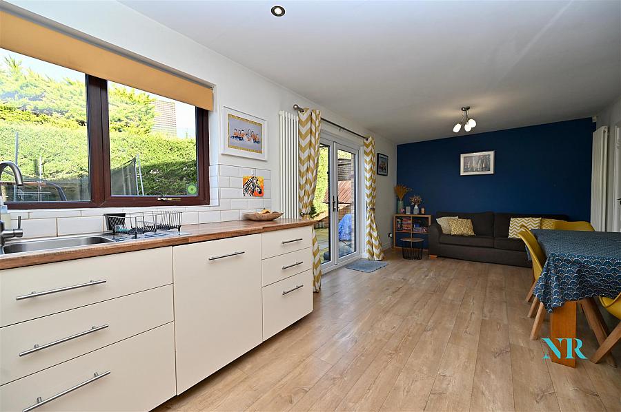 23 Laurelgrove Avenue