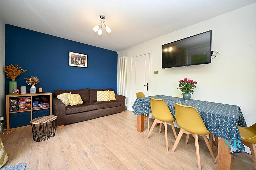 23 Laurelgrove Avenue