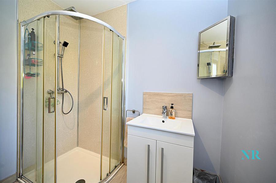 23 Laurelgrove Avenue