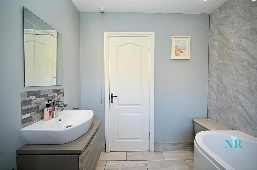 23 Laurelgrove Avenue