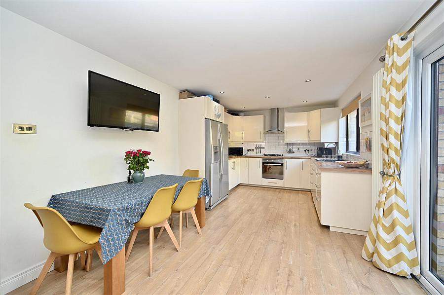 23 Laurelgrove Avenue