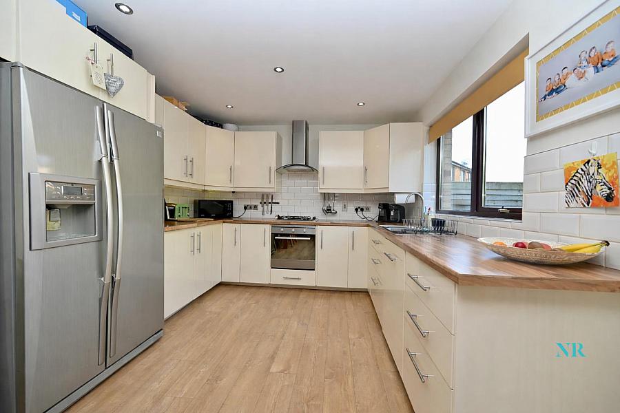 23 Laurelgrove Avenue