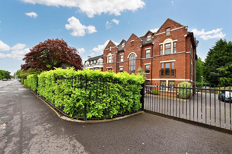 Apt 15, 22 Upper Lisburn Road