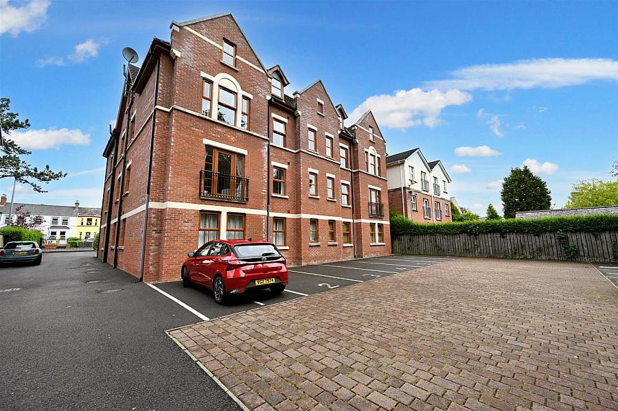 Apt 15, 22 Upper Lisburn Road