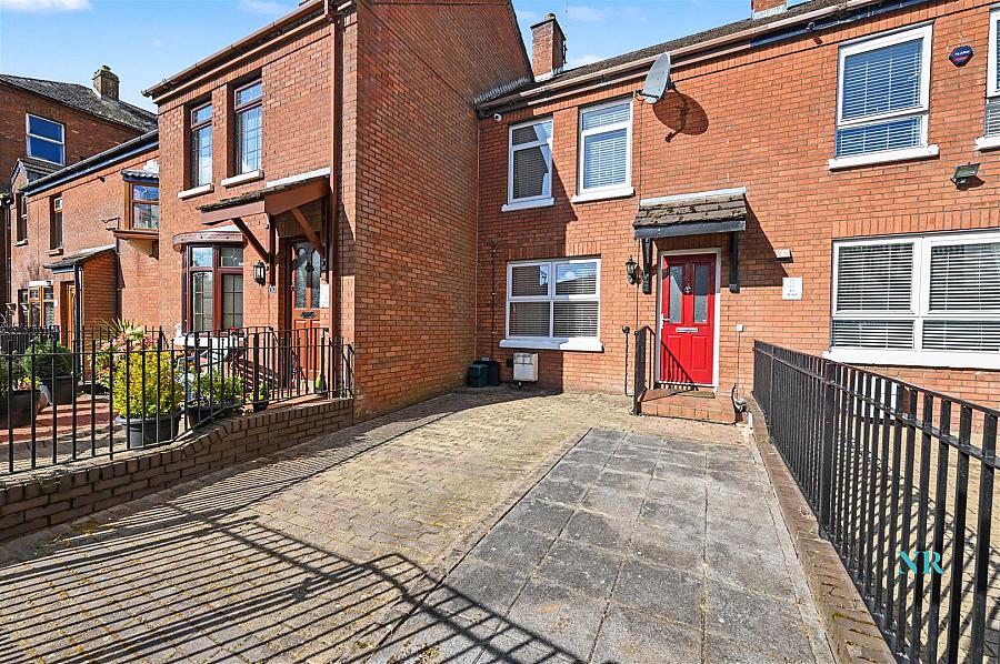 9 Catherine Street North