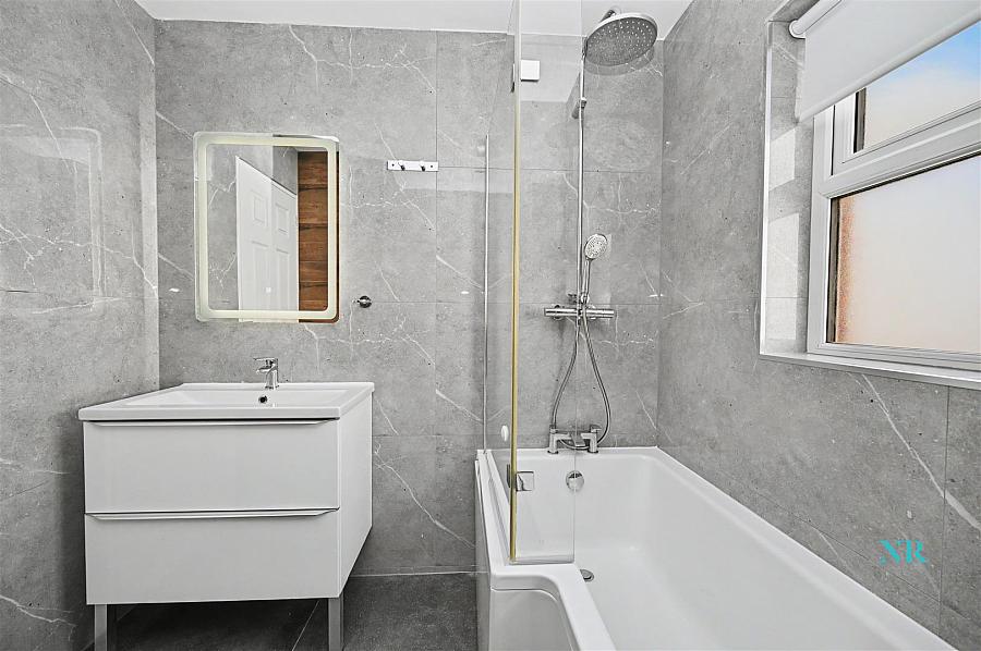 9 Catherine Street North