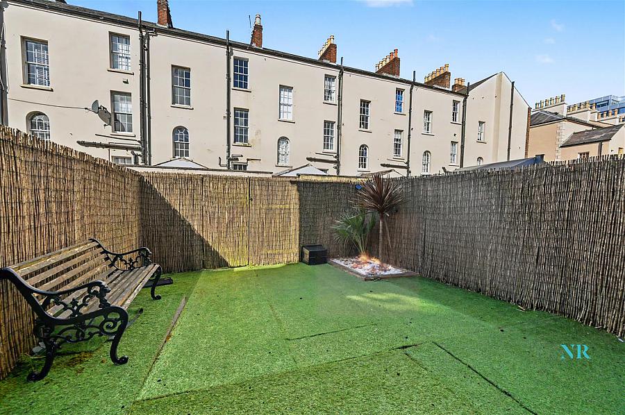 9 Catherine Street North