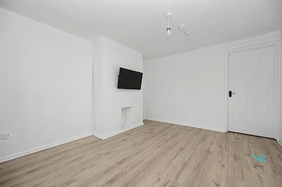 9 Catherine Street North