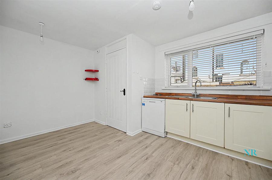 9 Catherine Street North