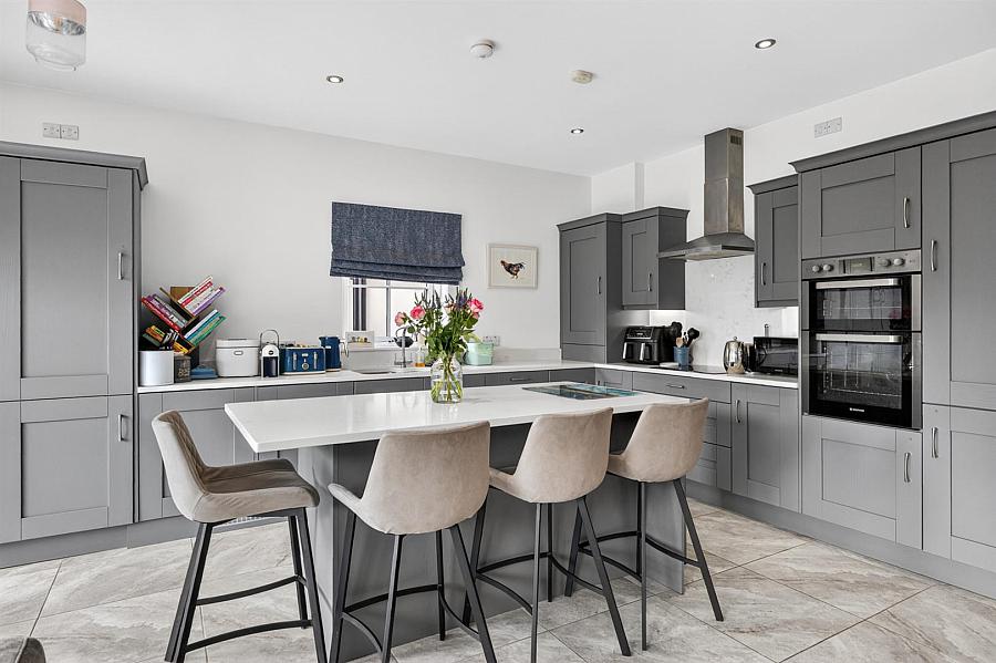 16 Castlegowan Place