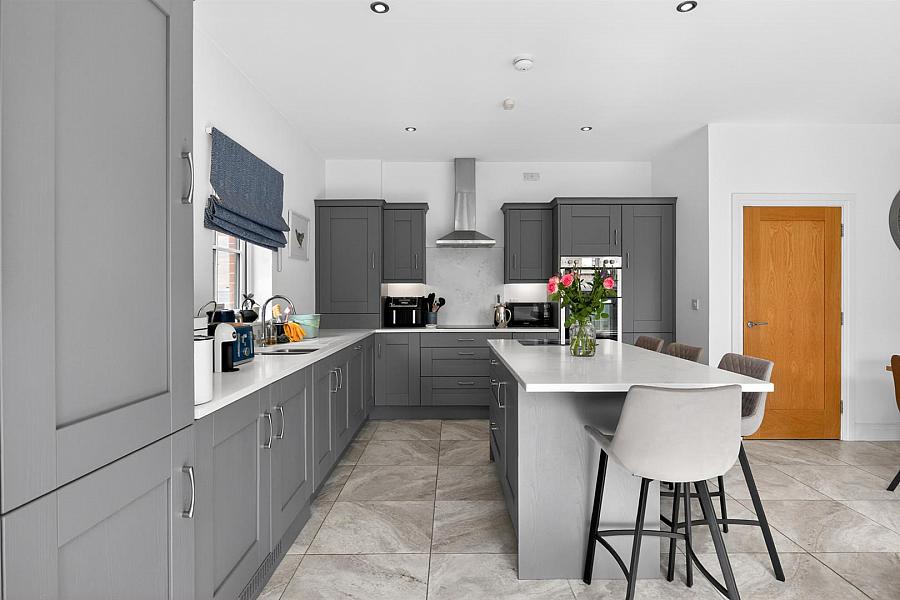 16 Castlegowan Place