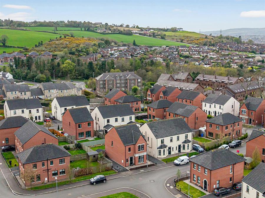 16 Castlegowan Place