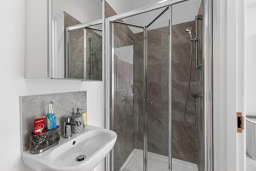 16 Castlegowan Place