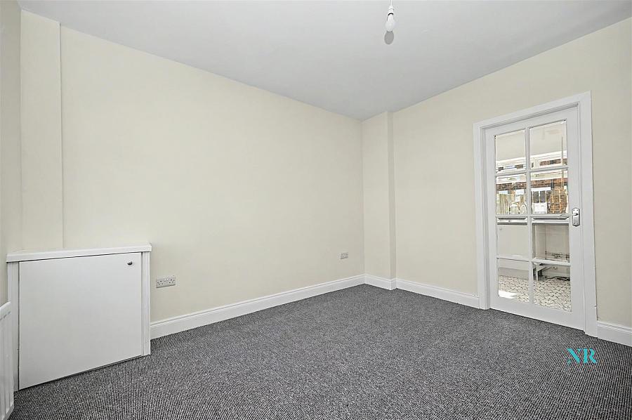 40 Dhu Varren Crescent