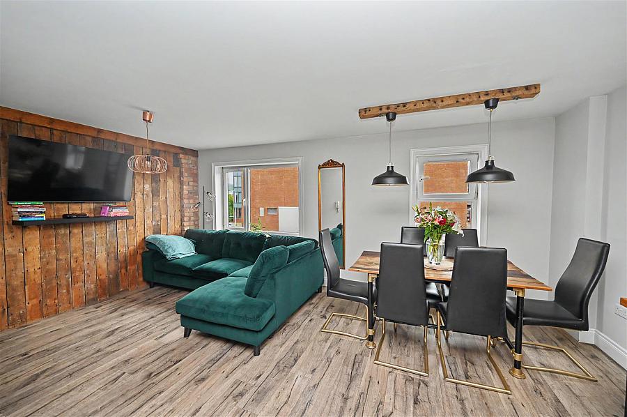 Apartment 211, College Central 4 College Avenue