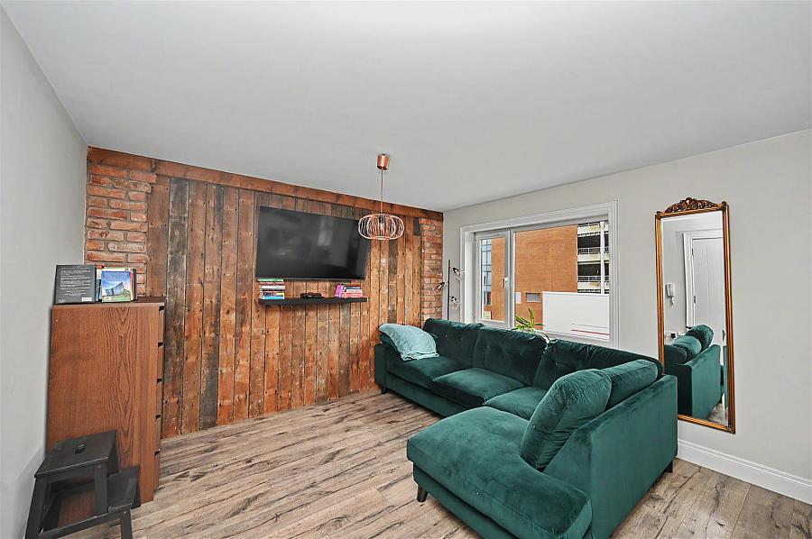 Apartment 211, College Central 4 College Avenue