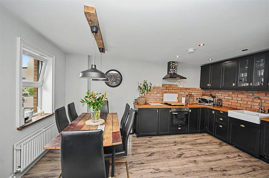 Apartment 211, College Central 4 College Avenue