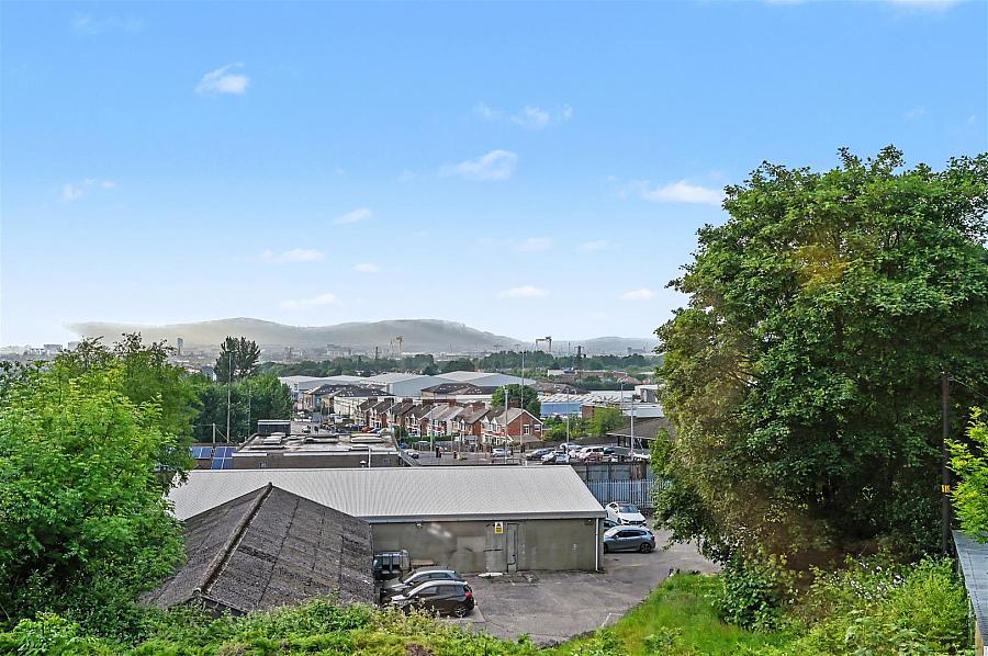 Apt 18 Castle Mews