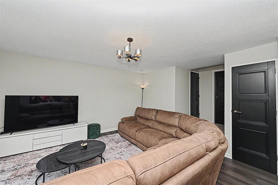 Apt 18 Castle Mews