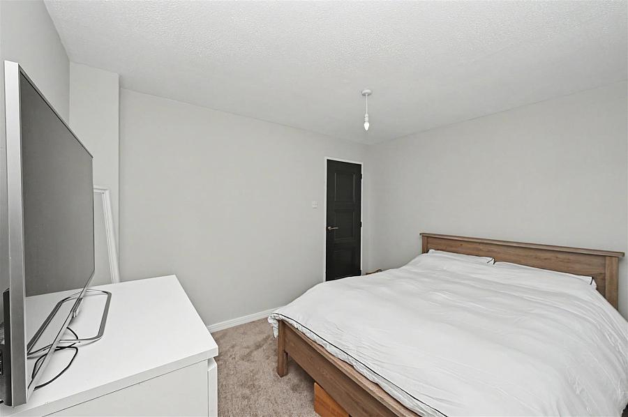 Apt 18 Castle Mews