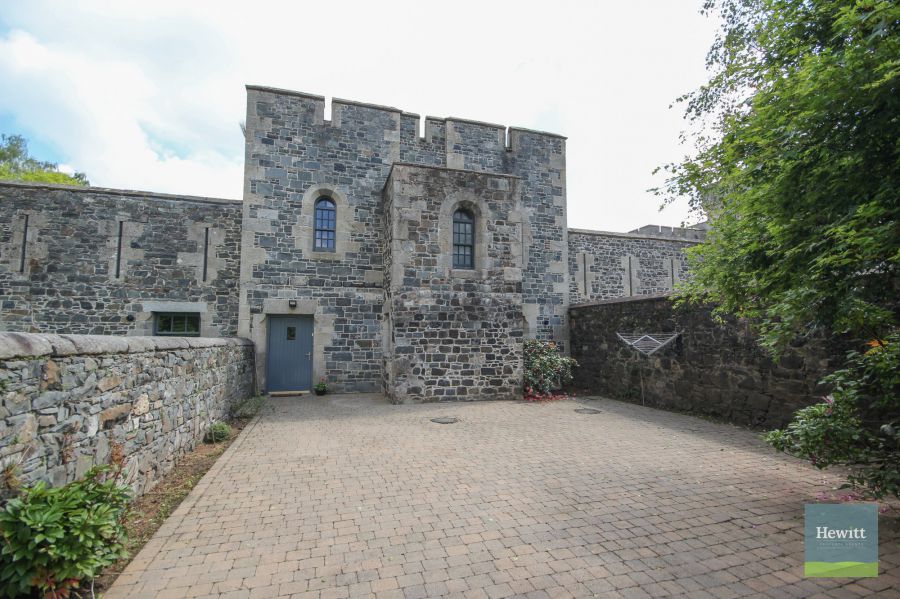 3C Gosford Castle
