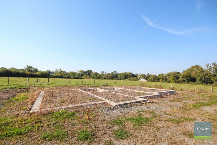 Site opposite and 95 metres south of 58 Ballybreagh Road