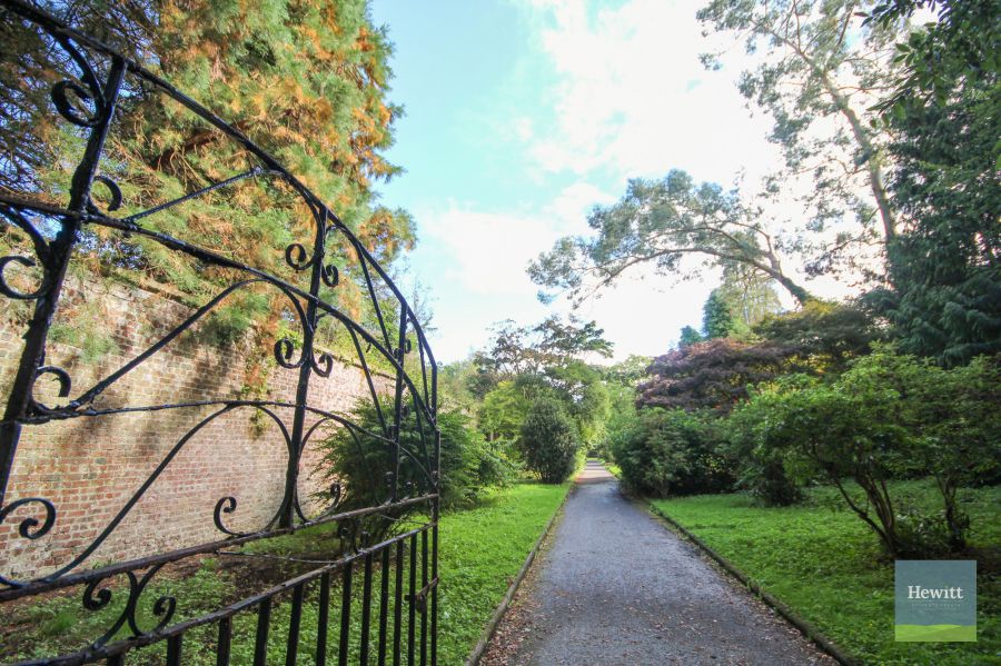 4a Gosford Castle