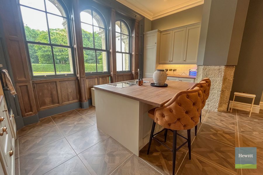 4e Gosford Castle