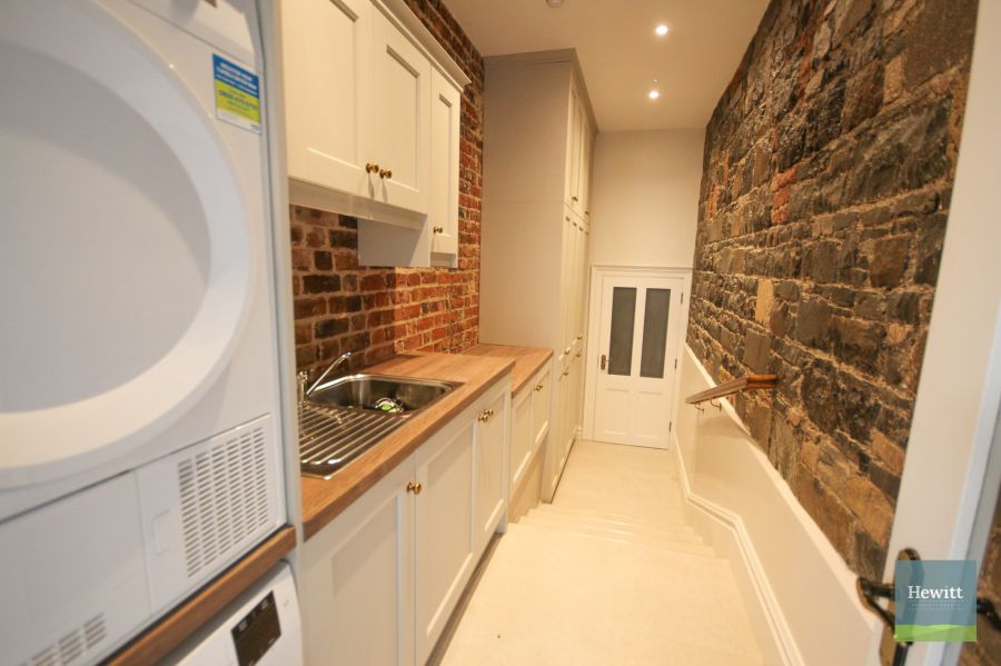 4e Gosford Castle