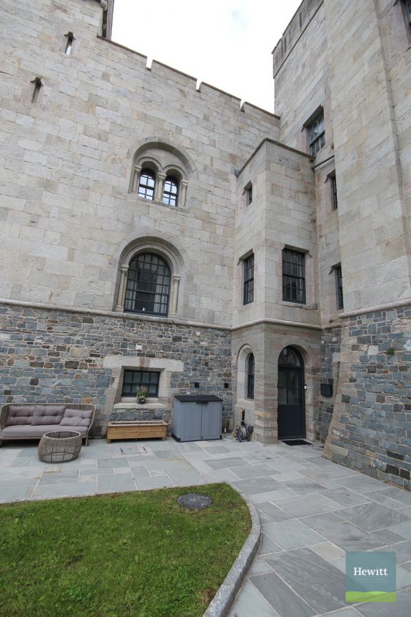 4e Gosford Castle