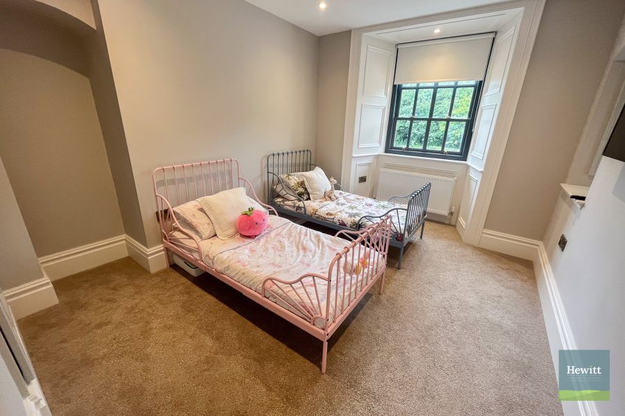 4e Gosford Castle