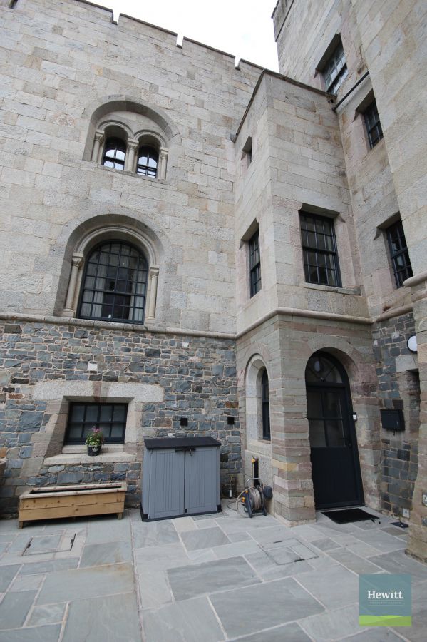 4e Gosford Castle