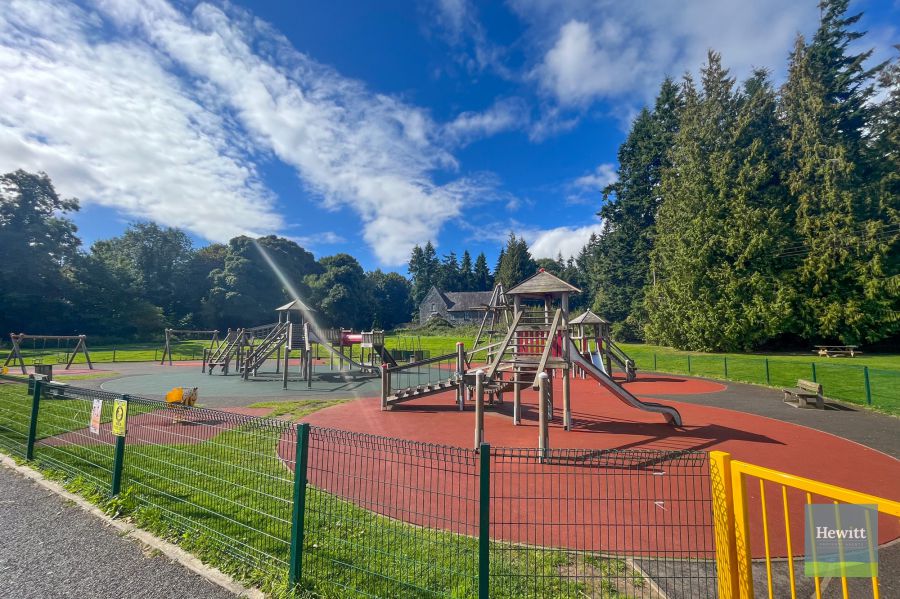 4e Gosford Castle
