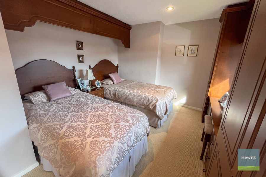 10 Maypole Park