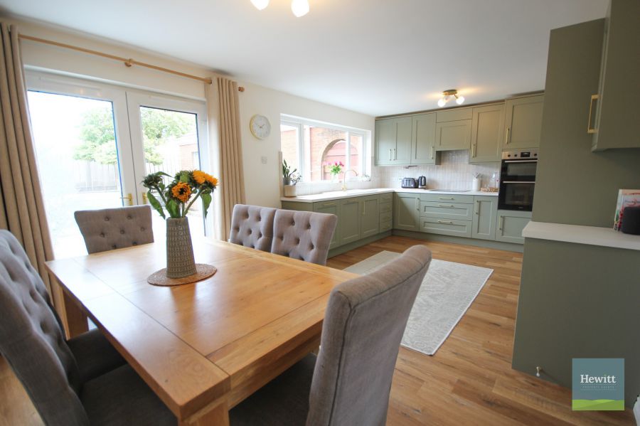 28 Mayesfield Villas