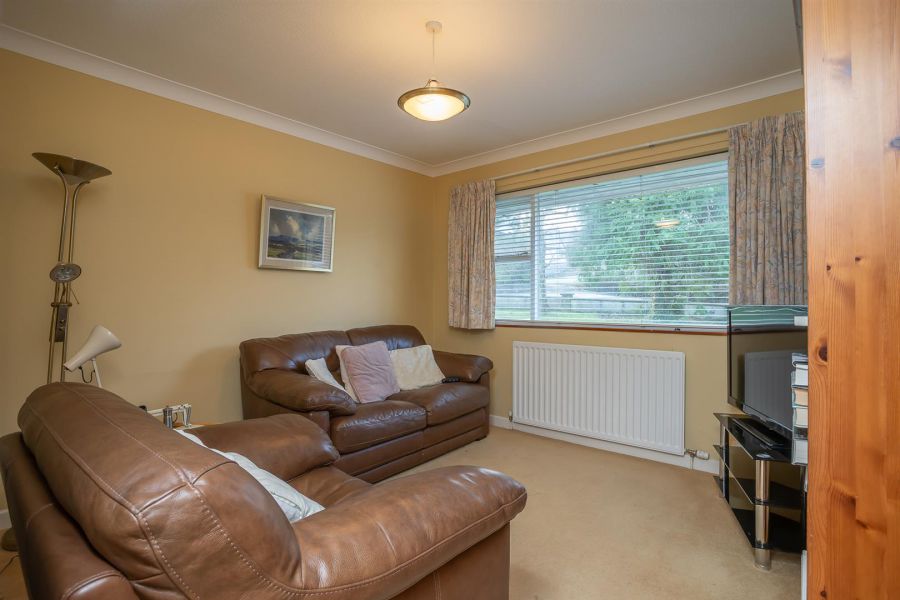 16 Larch Hill Avenue