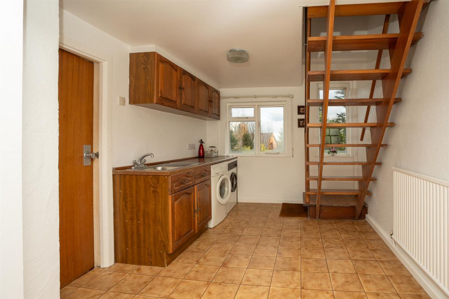 16 Larch Hill Avenue