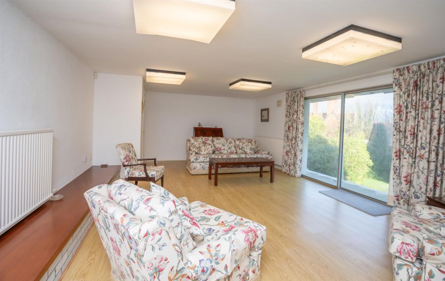 16 Larch Hill Avenue