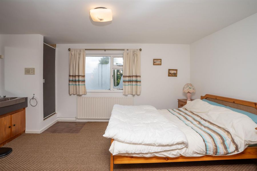 16 Larch Hill Avenue
