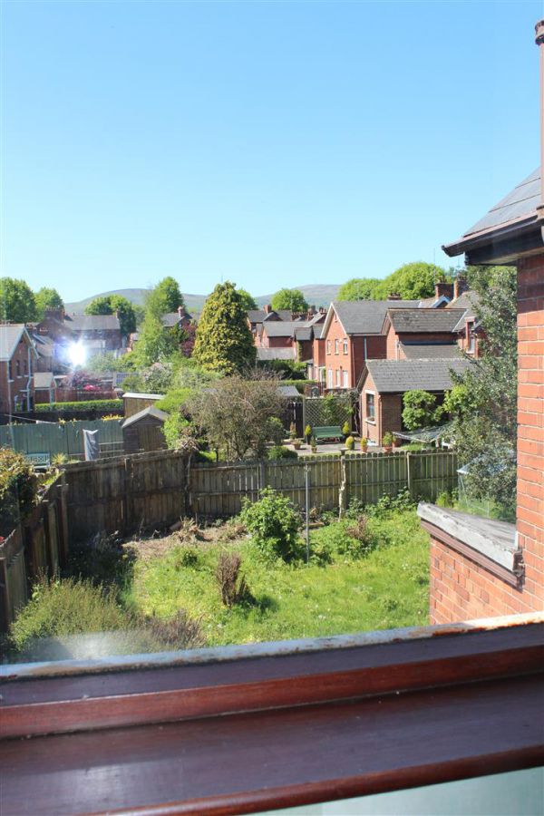 48 Knutsford Drive