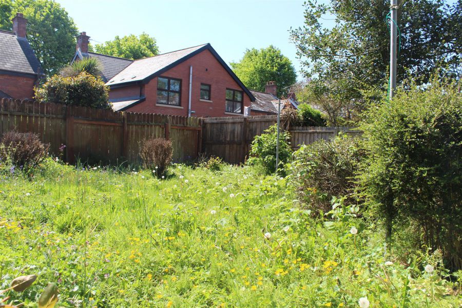 48 Knutsford Drive