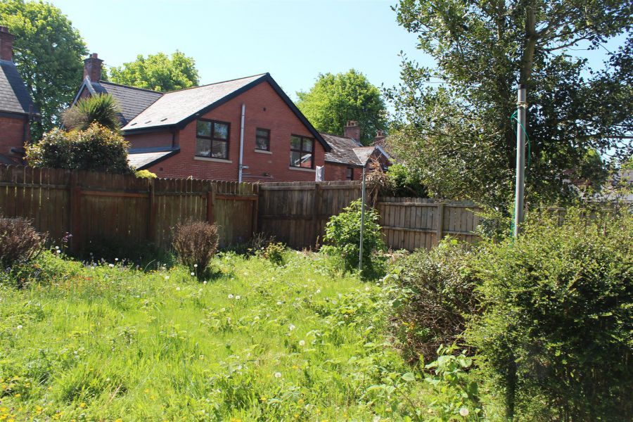 48 Knutsford Drive