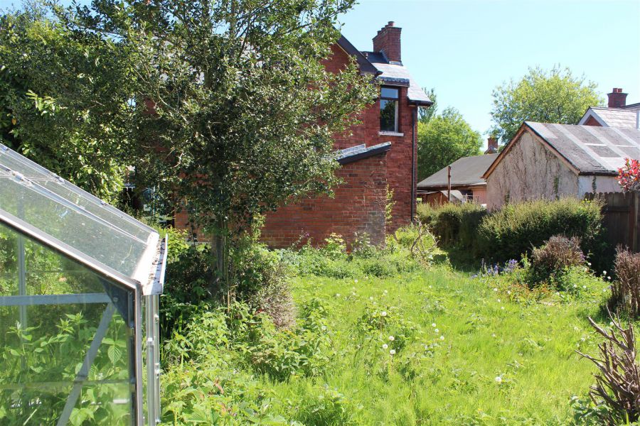 48 Knutsford Drive