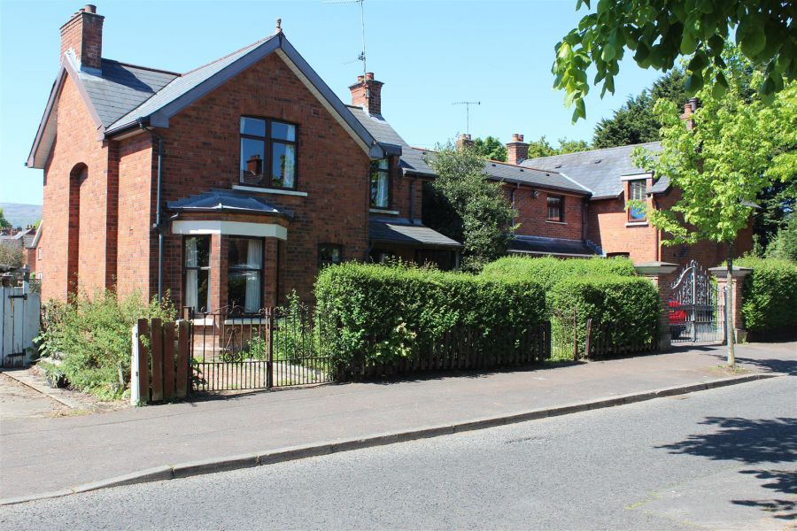 48 Knutsford Drive
