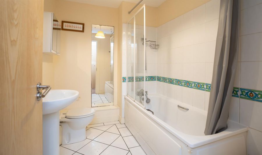 204 Margarita Plaza, 81 Adelaide Street