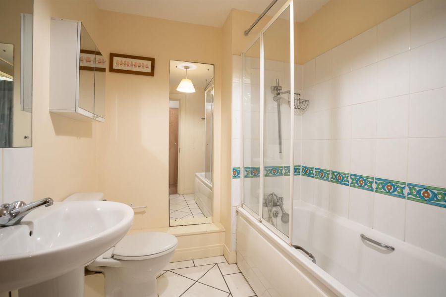 204 Margarita Plaza, 81 Adelaide Street