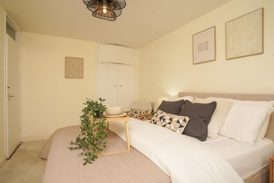 18 Hillview Place