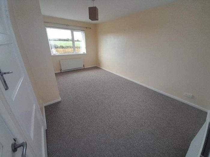 30 Tullymally Road