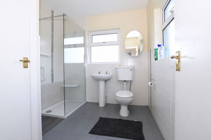 9 Ballyeasborough Road